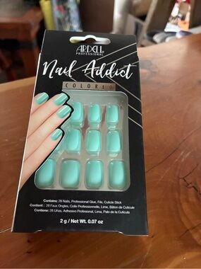 Ardell Nail Addict Press-On Nails in Mint